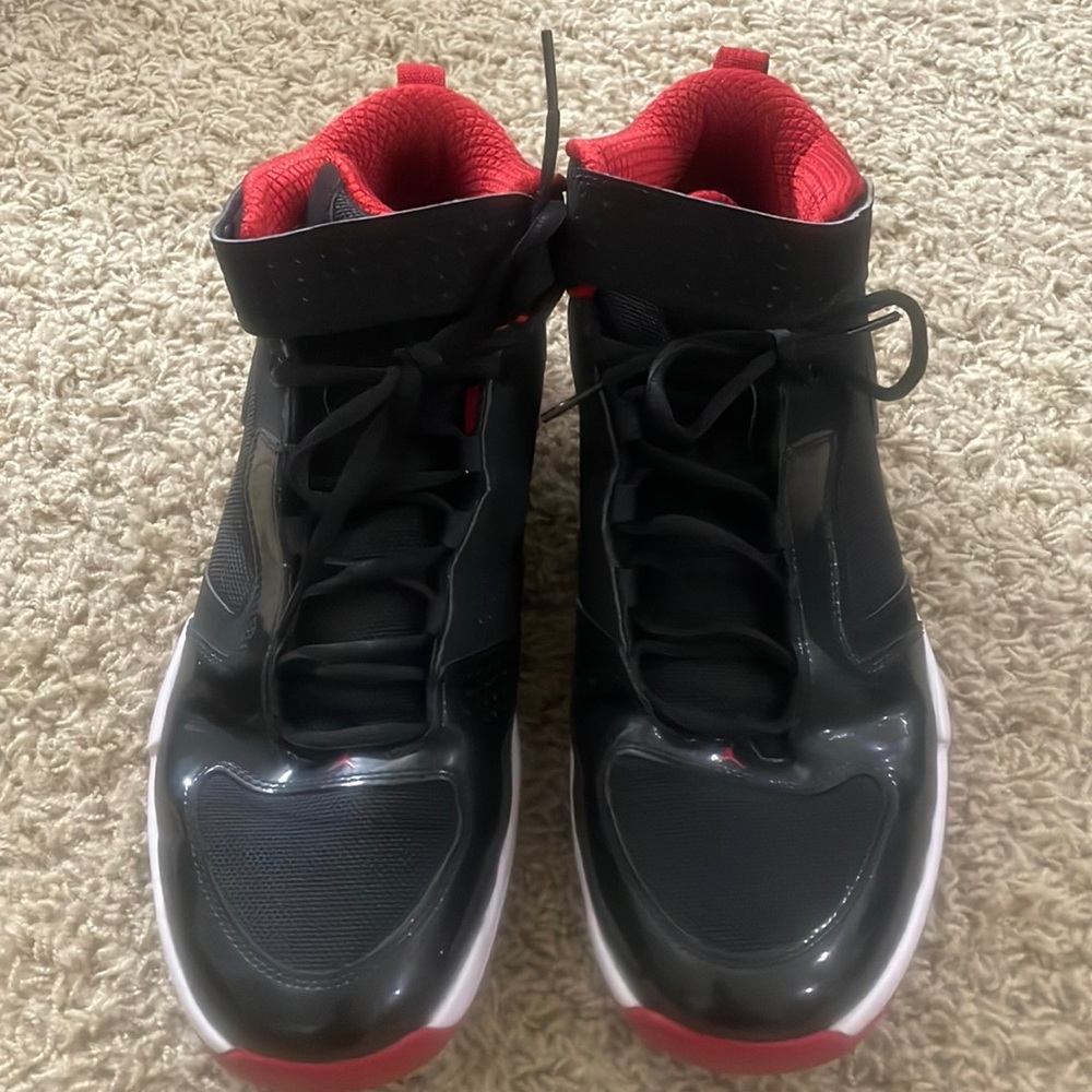 Men’s Nike Jordan Retro 11s. Size 11.